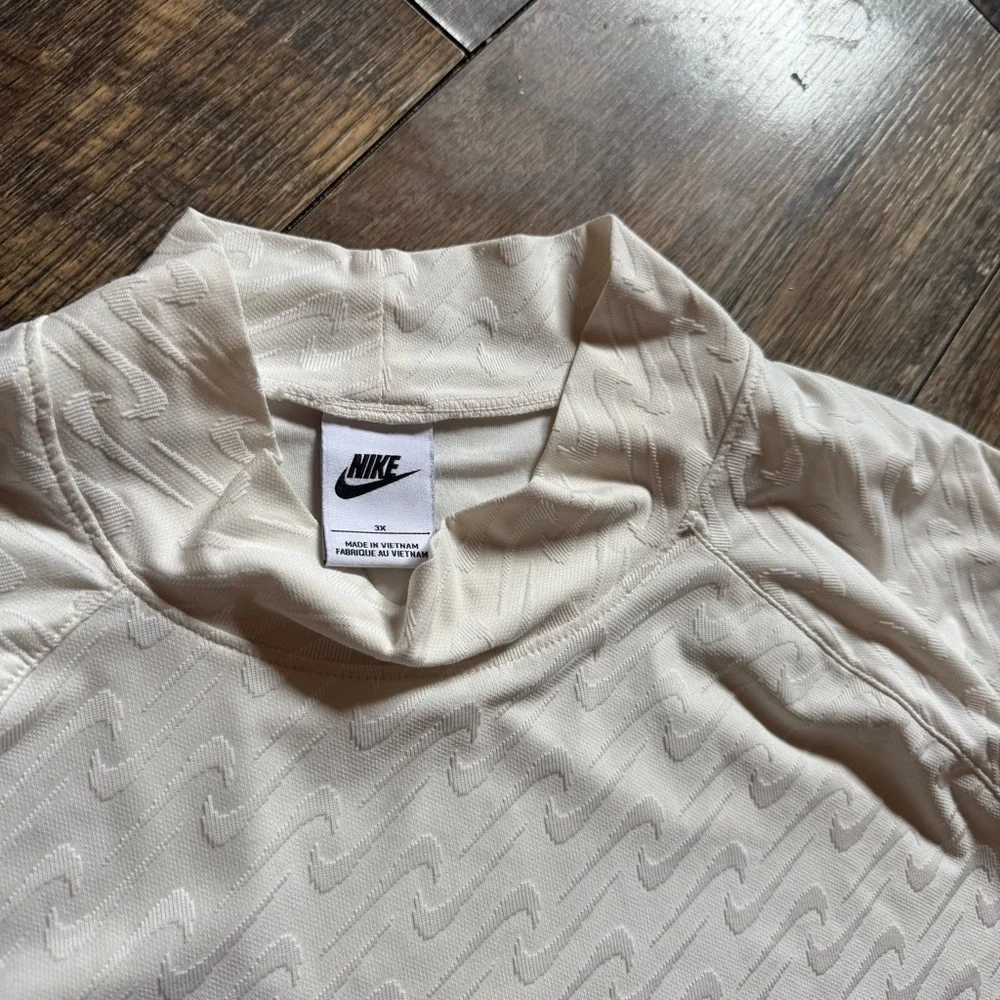 Nike Long Sleeve Athletic Top - Pale Cream/Off-White